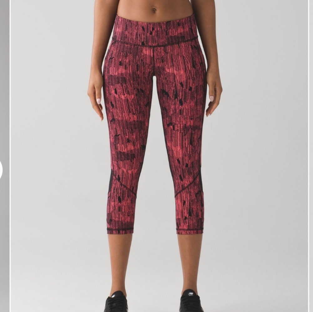 Lululemon pace rival crop w/pockets *full on luxtreme